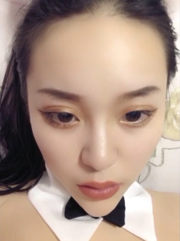 气质女神的私拍，兔耳朵装饰，约拍摄