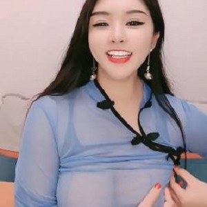 卡戴珊:性感身材下垂诱人的直播视频