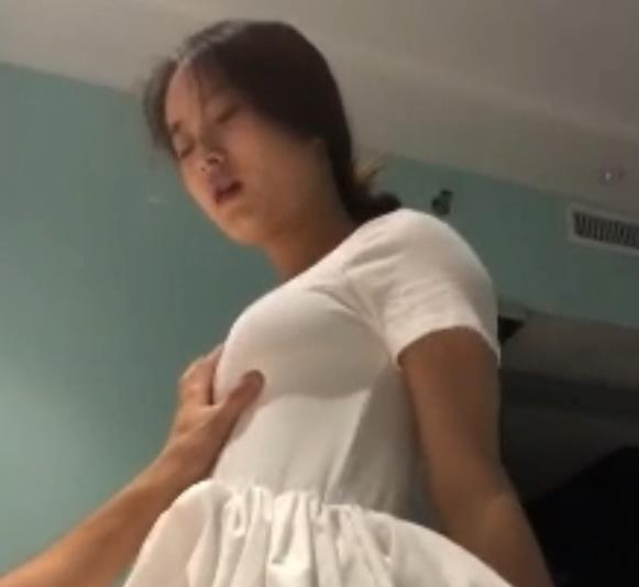 极美反差婊：稚嫩清纯系小妹子