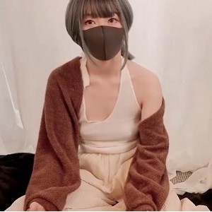 网红少女HongKongDoll玩偶姐姐：情侣扑克游戏1V813M