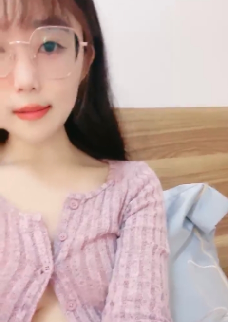 眼镜反差婊顾茜茜直播火箭模型展示,118v47g视频分享