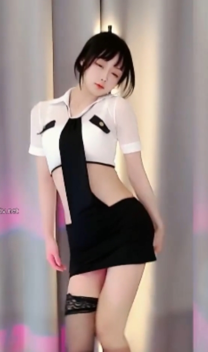 虎牙女神林小花最新视频:超清纯99年少女,时长13分54秒