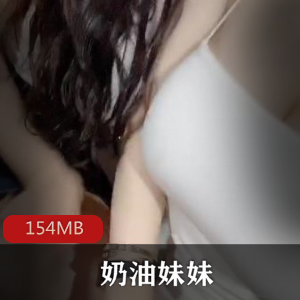 精选女神，前车大灯，腰肢纤细，身材精选，绅士必看！视频介绍，价格优惠！