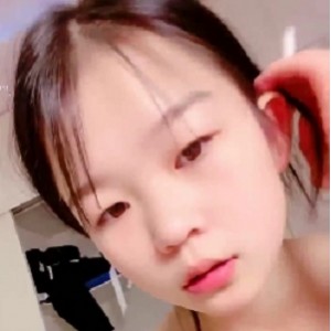 玩嫩妹百合双头龙互擦12V17G