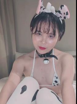 香港小狗Acupbaby资源合集:52V7.7G实战爆弄多人游户外自拍
