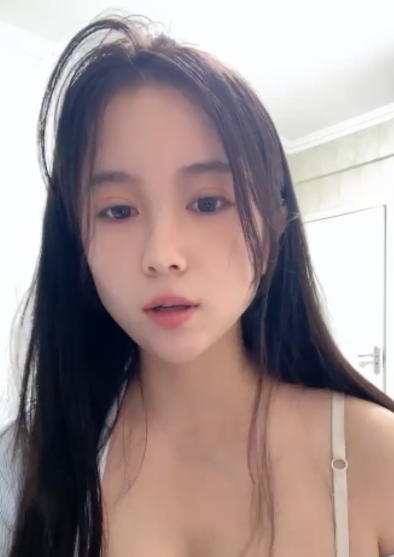 00后小姐姐:漂亮馒头女神的柔软酥球视频集,闷骚感觉打包百度盘