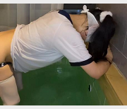 白菜被猪拱的体给服妹子,1V674M视频,浴池玩耍金猪