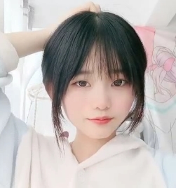频,观众可以感受到小雨的舞蹈魅力和清纯外表,以及视频的高清晰度和大文件大小带来的身临其境的观赏体验。这段视频不仅展现了小雨的舞蹈技巧,还让人仿佛置身于一个纯净的世界中。1V2.27GB