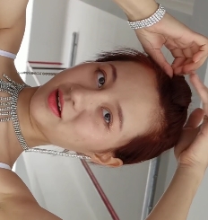 红色性感泳装大罩杯美女2V8.1G百度云视频,长腿迷人魅力