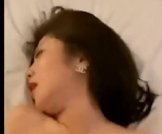 抖音热瓜:唐山玉田花店老板娘叶丛事件完整版揭秘,学生热议14分钟视频