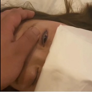 [自行打包]+公司聚会小伙喂糖迷翻心仪已久的女同事带回酒店玩弄她...+[1v+473m][百度盘]