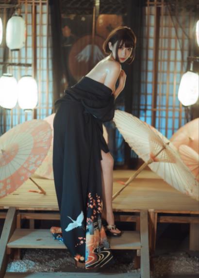 某推奈汐酱Coser视频合集22部4.26G太丰满了