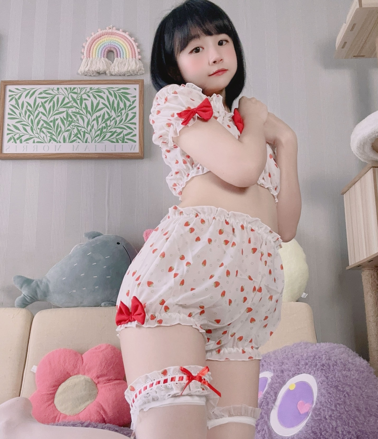 娇小萌妹loliburinof新作合集8V323MB太青涩了