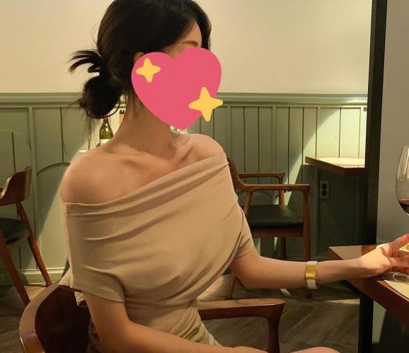 某推38万粉Ashley航空日常私拍合集88部50G太润了